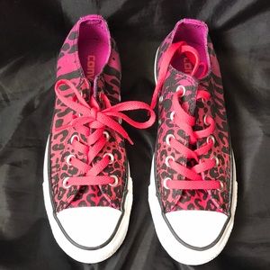 New Converse Size 5 Women